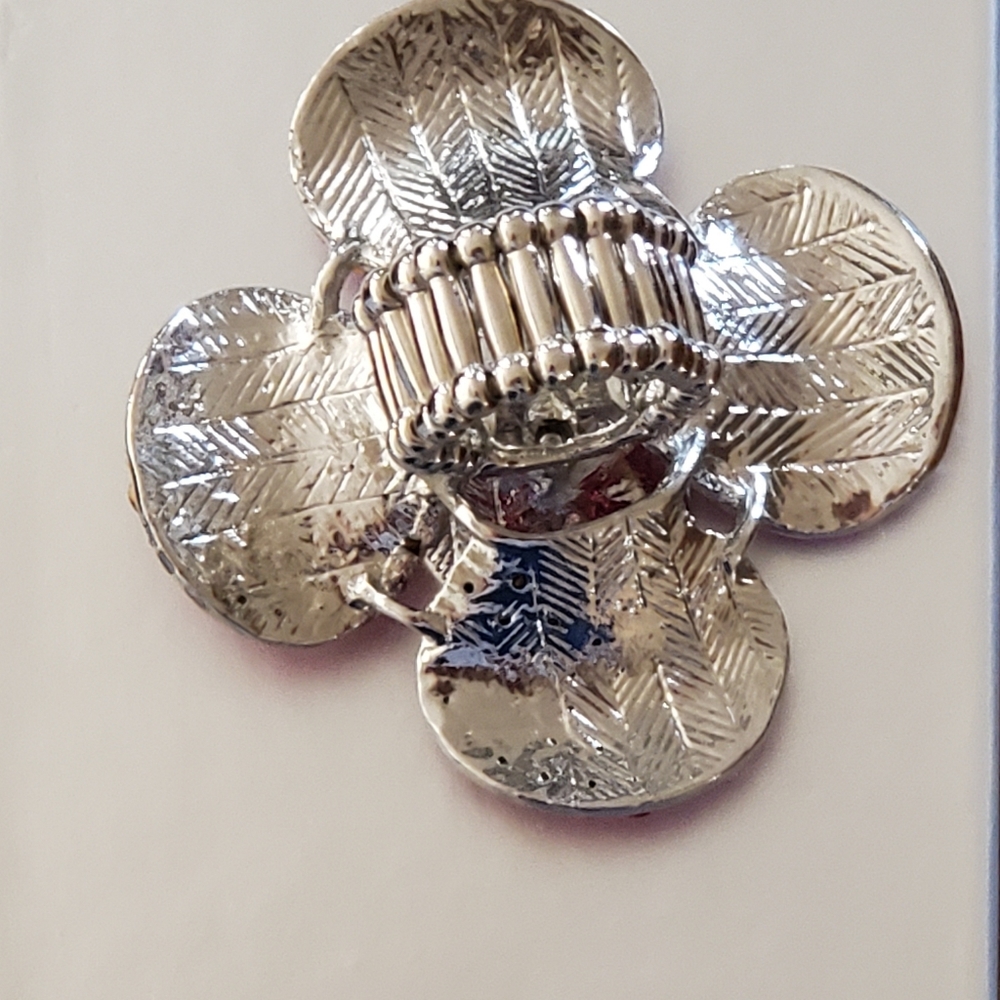 2/$10 Oversized Flower Stretch Ring - Picture 8 of 8